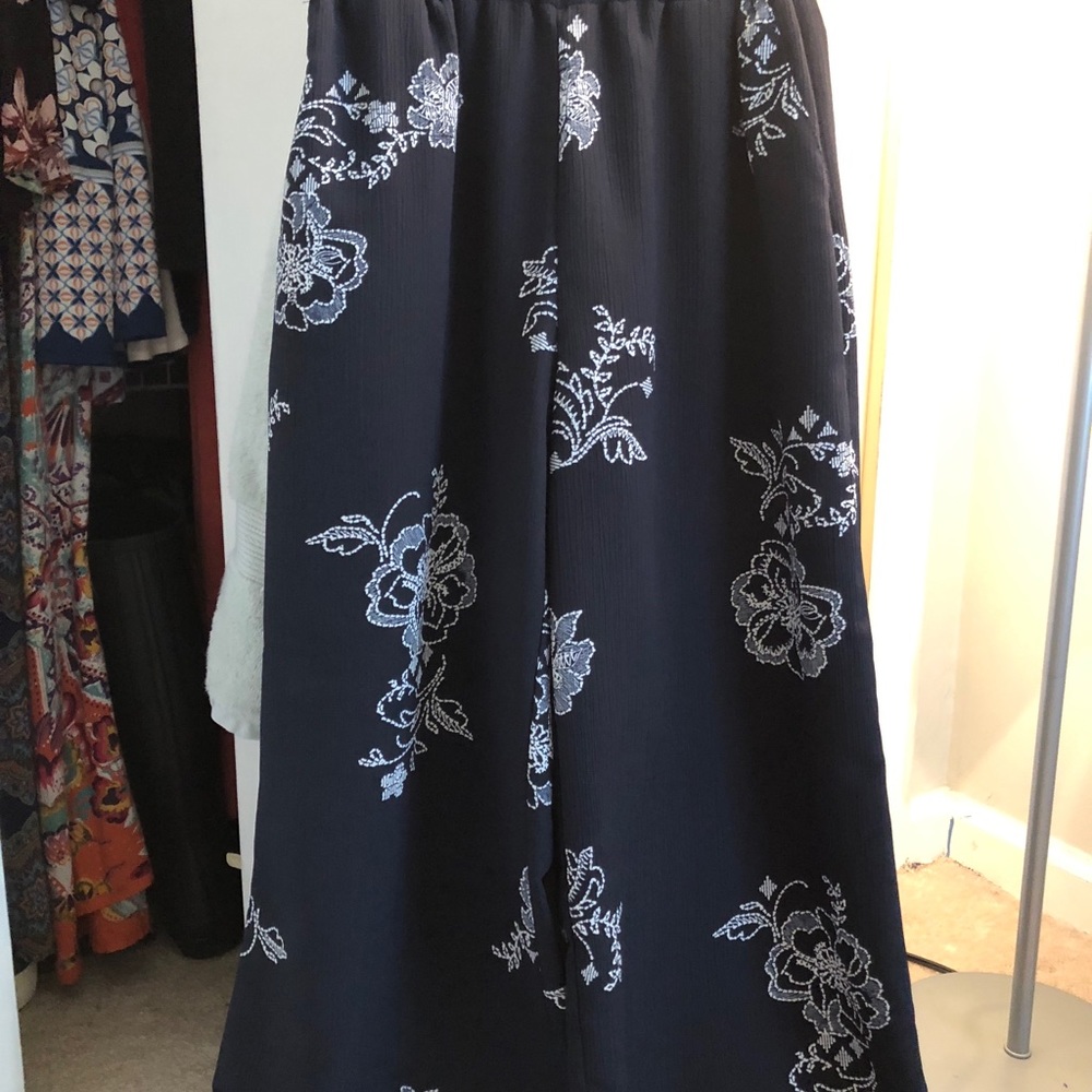 Long navy blue white flower flow pants
